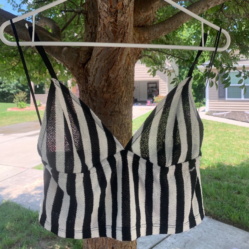Zara Black and white crop top